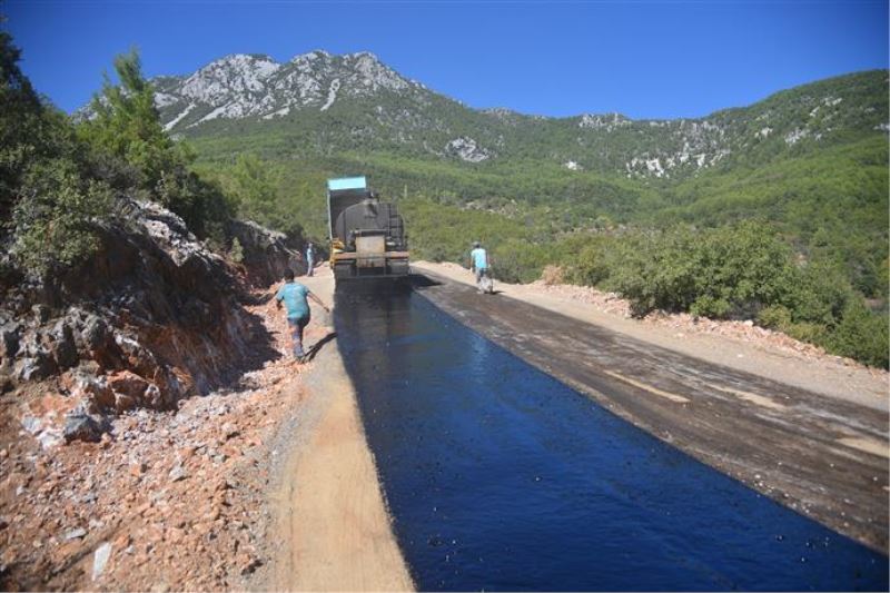 ŞIHLAR MAHALLESİ’NDE 5 KM YOL ASFALTLANDI