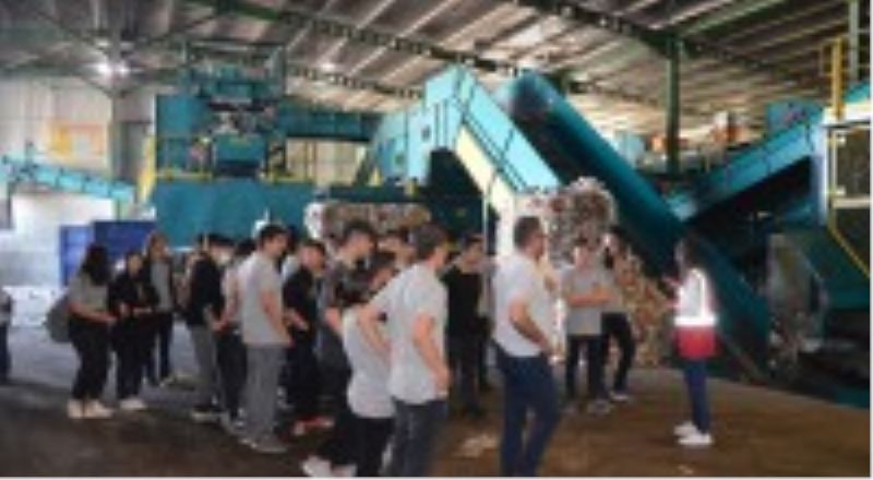Öğrenciler geri dönüşüm tesisini gezdi