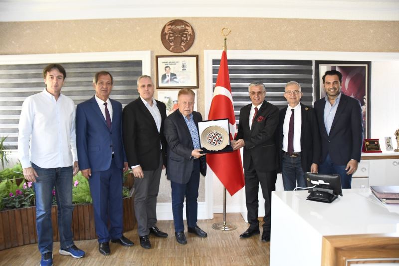 Okan’dan Başkan Topaloğlu’na ziyaret