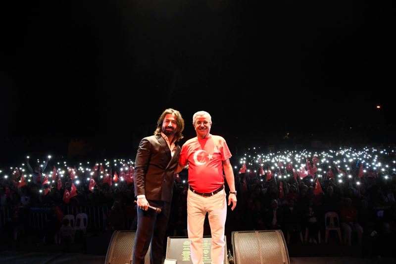 Kemer’de Koray Avcı rüzgarı esti