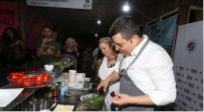 Tütüncü, Kadın Kooperatifleri Festivali’nde yemek pişirdi