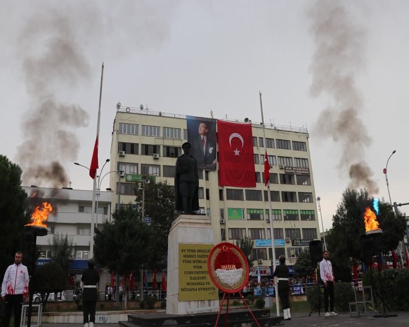 CUMHURİYETİMİZİN KURUCUSU BÜYÜK ÖNDER GAZİ MUSTAFA KEMAL ATATÜRK, TÖRENLERLE ANILDI
