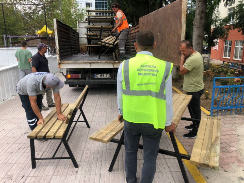 Büyükşehir’den bank ve piknik masası desteği