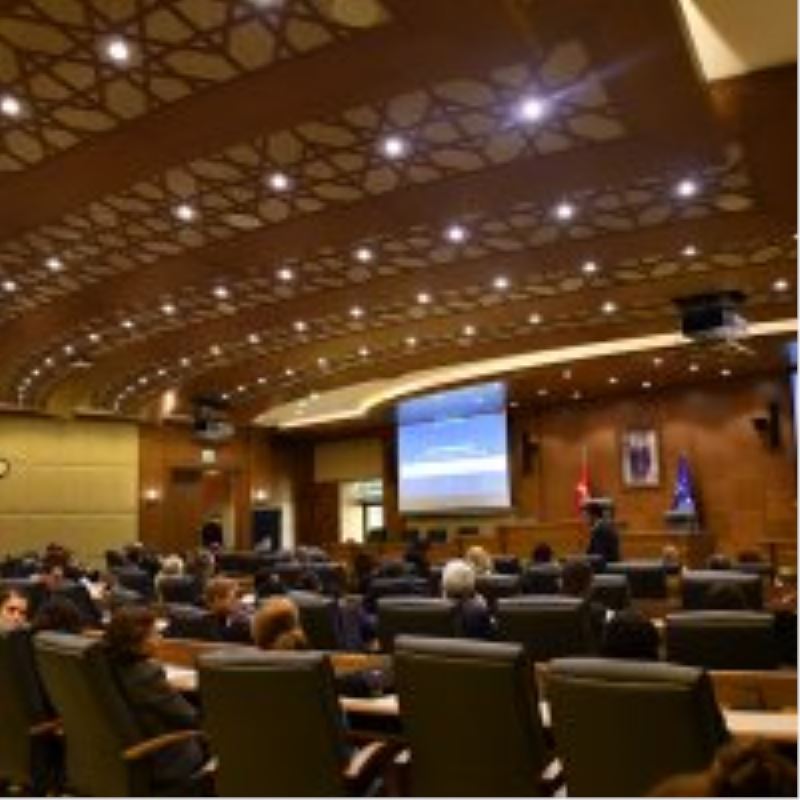 Personele katılım sertifikası töreni