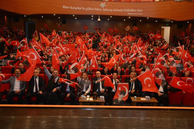 KIRŞEHİR BELEDİYESİ ORATORYO, ZEYBEK GÖSTERİSİ VE ATATÜRK’ÜN SEVDİĞİ ŞARKILAR KONSERİ BÜYÜK BEĞENİ TOPLADI