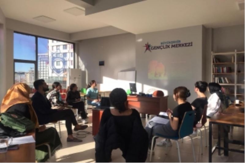 GENÇLERE SAĞLIKLI BESLENME ÖNERİLERİ