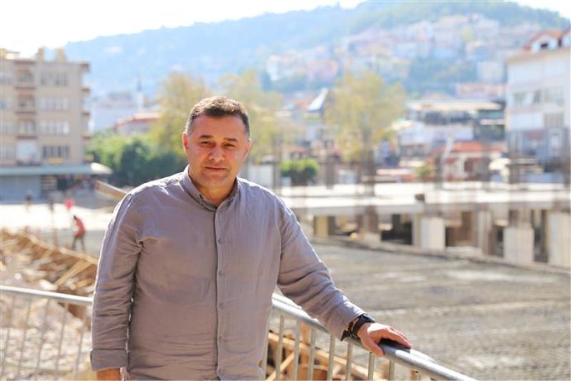 CUMA PAZARINDA ÇALIŞMALAR TÜM HIZIYLA SÜRÜYOR -  BAŞKAN YÜCEL ÇALIŞMALARI YERİNDE İNCELEDİ