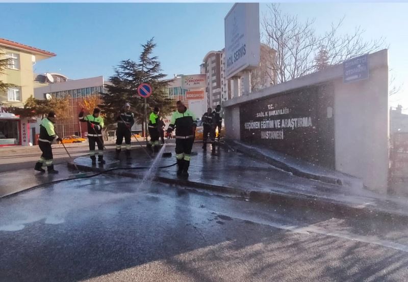 Hastane temizlik timi iş başında