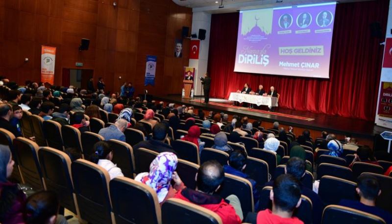“Hayatımızın Merkezinde Namaz Olmalı”