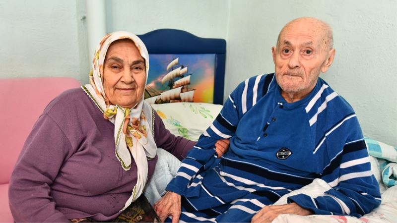 İzmir Büyükşehir Belediyesi’nin evde bakım hizmeti yüzleri güldürüyor