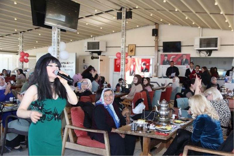 İYİ EĞLENMEDİK Mİ HANIMLAR..?