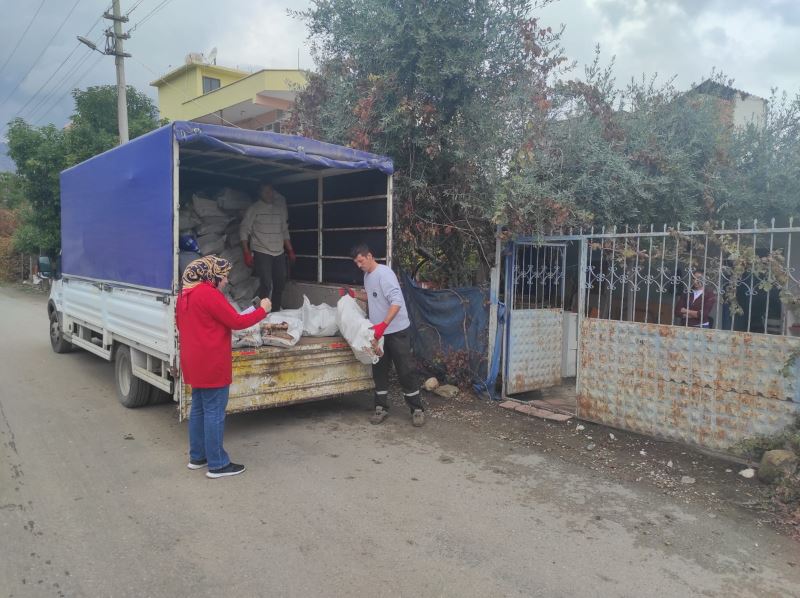 Kemer Belediyesi’nden ihtiyaç sahiplerine yakacak yardımı