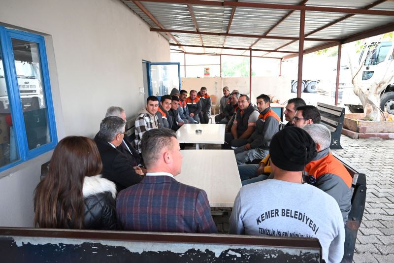 Kemer Belediyesi işçilerin yanında