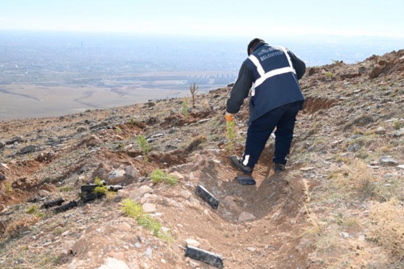 SELÇUKLU’DA YEŞİL DOKUYA 22 BİN 500 YENİ FİDAN DAHA KAZANDIRILDI