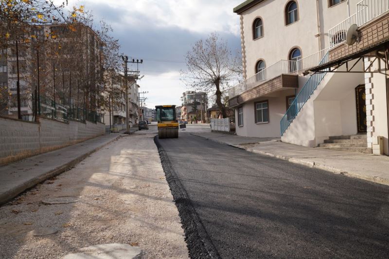 Şehrimizi Modern, Konforlu Cadde ve Sokaklara Kavuşturmak İçin Ekiplerimiz Aralıksız Çalışıyor.