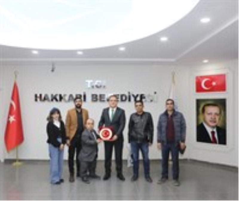 Yüksekova Engelli Bireyleri Yardımlaşma Derneği, Vali/Belediye Başkan Vekilimiz Sayın İdris AKBIYIK‘ı makamında ziyaret etti.