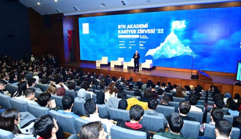 ULAŞTIRMA VE ALTYAPI BAKANI KARAİSMAİLOĞLU, BTK AKADEMİ KARİYER ZİRVESİ