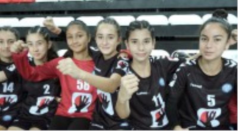 Kepez’de hentbol dolu dizgin