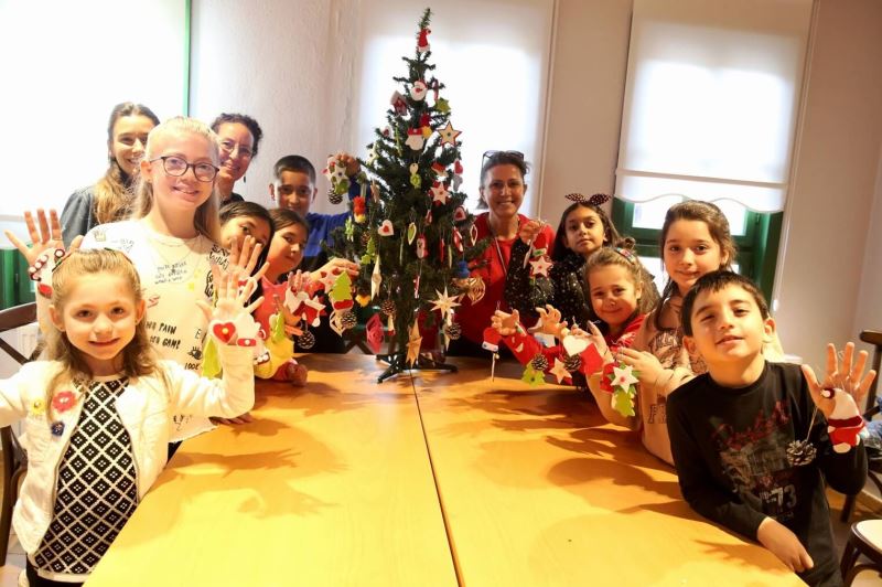 Yılbaşı süslerini kendileri yaptı