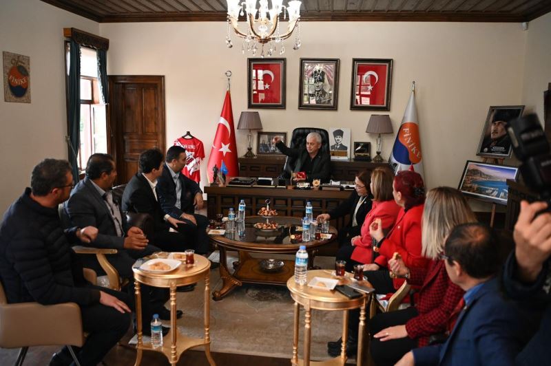 Finike Belediye Başkanımız Mustafa Geyikçi’ye geçmiş olsun ziyaretinde bulunduk