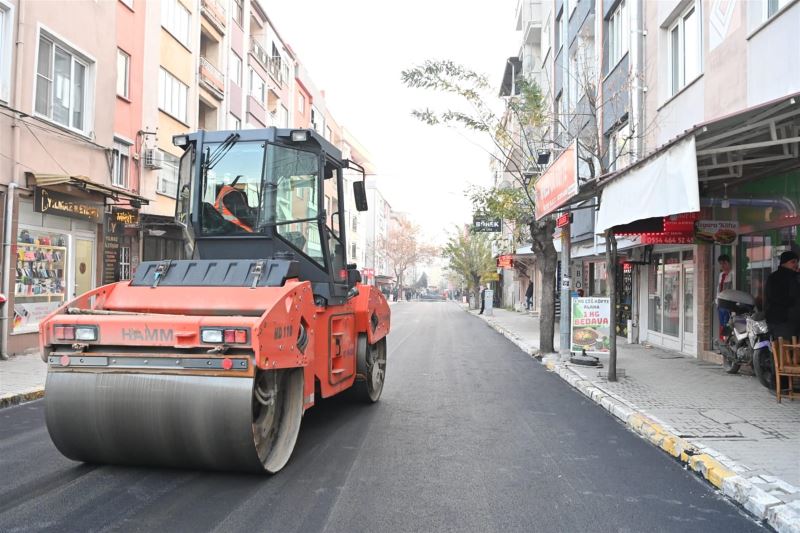Bağlar Sokağı’na 2 Bin 350 Ton Sıcak Asfalt