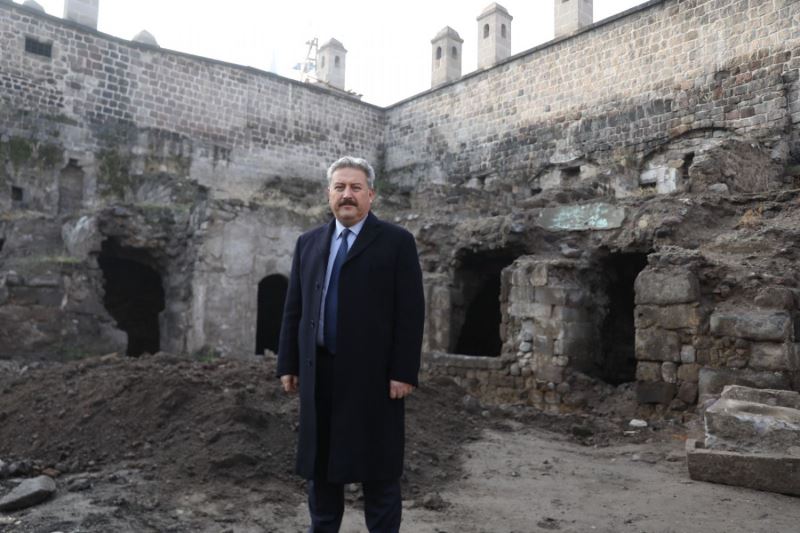 MELİKGAZİ 500 YILLIK GÖN HAN’A YENİ BİR SOLUK KAZANDIRIYOR