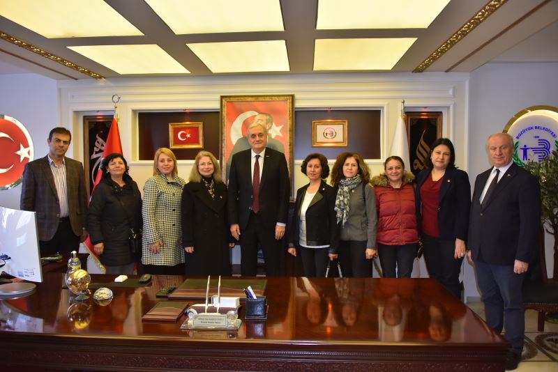 CHP KADIN KOLLARINDAN BAŞKAN BAKKALCIOĞLU’NA ZİYARET