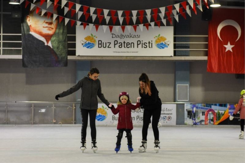 Muratpaşa’dan ücretsiz buz pateni kursu