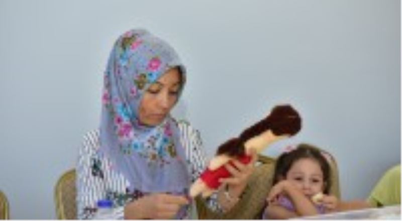 Oyuncak ve Sanat Atölyesi’nde anne ve çocuklar çok mutlu