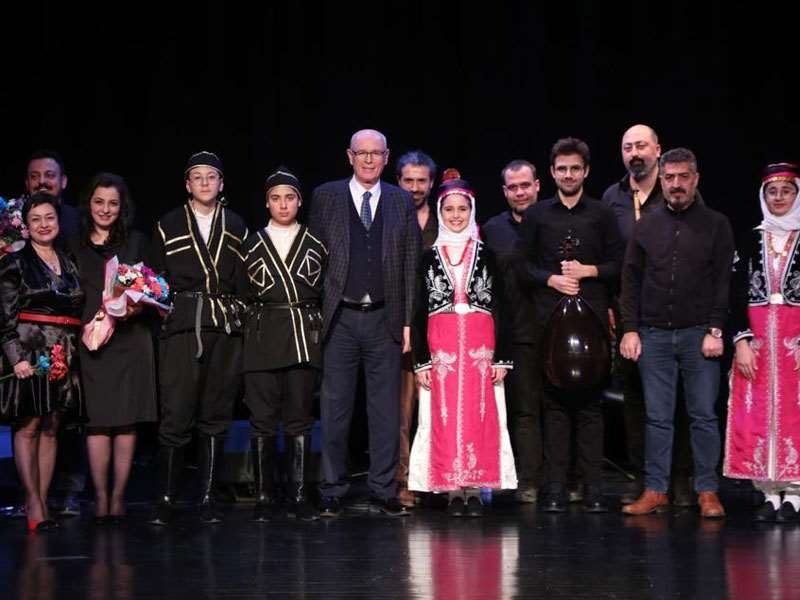 ODUNPAZARI YENİ YILI YILBAŞI KONSERİ İLE KUTLADI