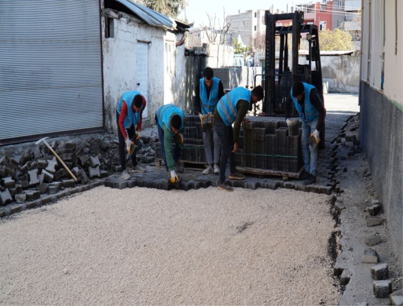 SIRRIN MAHALLESİNDE BETON PARKE ÇALIŞMASI
