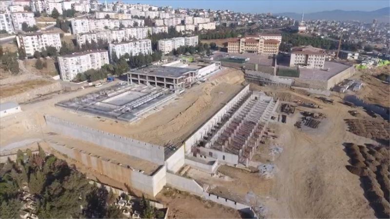 Karabağlar Gençlik ve Spor Merkezi’nin yarısı tamamlandı