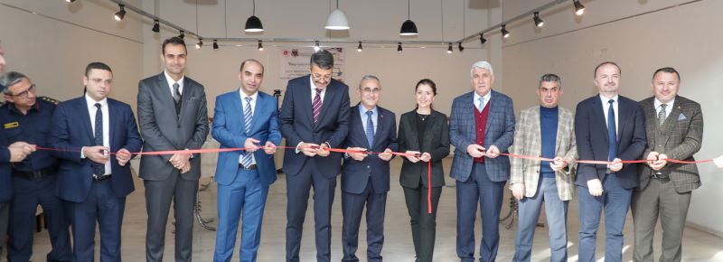 BAŞKANIMIZ IŞIK MANŞETLERDE KÜTAHYA SERGİSİNİN AÇILIŞINA KATILDI
