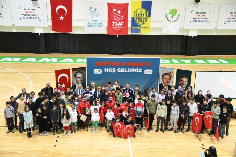 Şampiyonlar Mamaklı Gençlerle buluştu