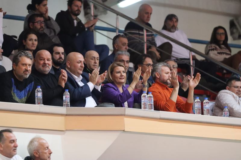 İZMİT’İN PERİLERİ, EMLAK KONUT’U RAHAT GEÇTİ: 93-81