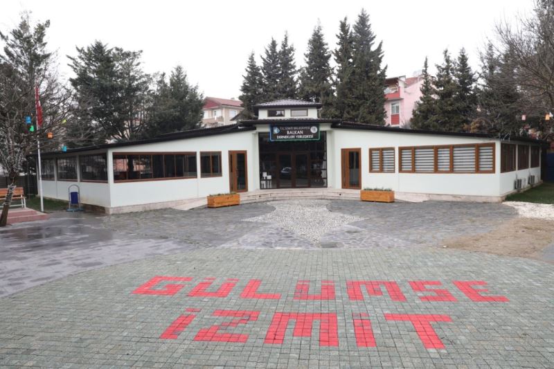 İZMİT BELEDİYESİ AHMET METE’NİN ADINI BALKAN DERNEKLERİ YERLEŞKESİNDE YAŞATACAK