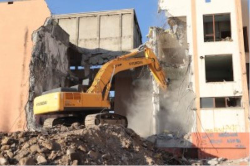 YENİ ŞEHİR ESNAFLAR ÇARŞISINDA YIKIM İŞLEMLERİ DEVAM EDİYOR