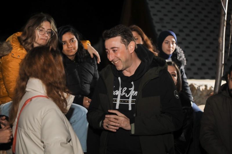 ÖĞRENCİLERDEN BAŞKANA SEVGİ SELİ