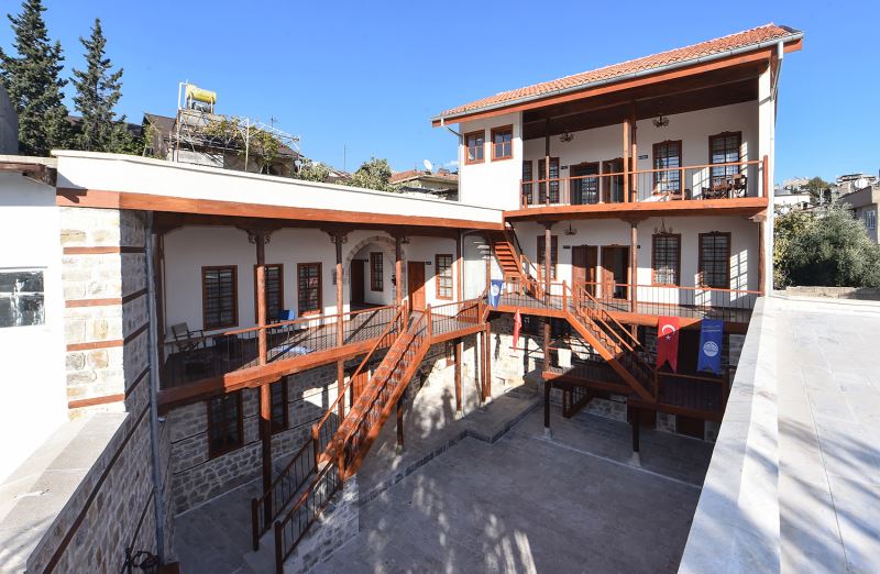 DULKADİROĞLU BELEDİYESİ RESTORASYON PROJELERİYLE TARİHİNİ YENİDEN CANLANDIRIYOR
