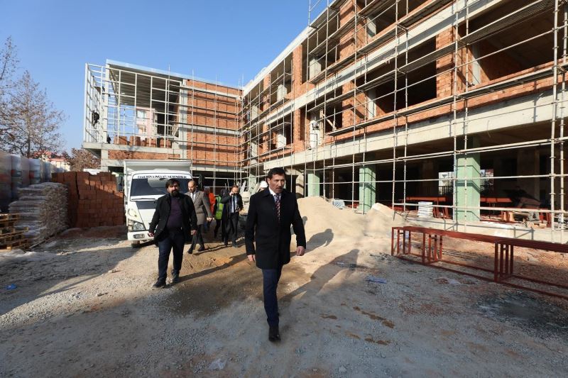 HASAN KILCA KARATAY GENÇLİK, EĞİTİM VE SPOR MERKEZİ’NİN YAPIM ÇALIŞMALARINI İNCELEDİ