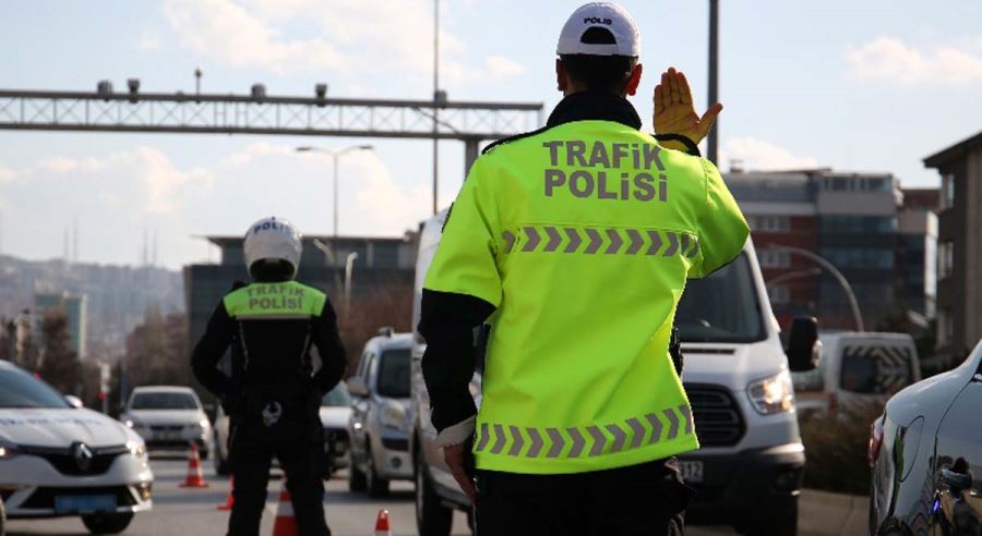 ANTALYA’DA 389 SÜRÜCÜ HIZ DENETİMİNE TAKILDI.. VE CEZA YEDİ