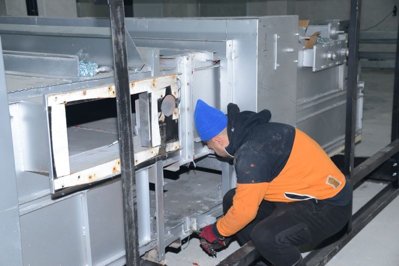BELEDİYE YENİ EKMEK FIRININDA MAKİNELER KURULUYOR