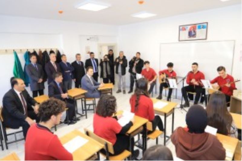 Belediye Başkanımız Sayın Bekir Aksun, Öğrencilerin Karne heyecanlarına ortak oldu.