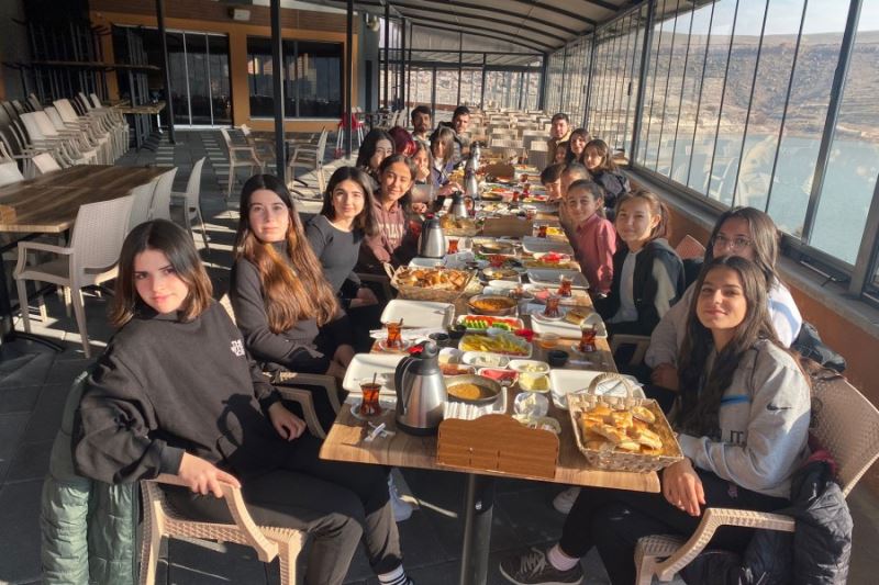 İncesu Belediye Voleybol Takımımızı İncesu Marina Sosyal Tesislerimizde ağırladık. Sporun ve sporcunun dostu olmaya devam edeceğiz.