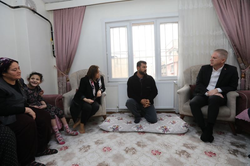 BAŞKAN ŞAHİN, DOĞALGAZ YARDIM PROJESİNDEN YARARLANAN EVLERİ ZİYARET ETTİ