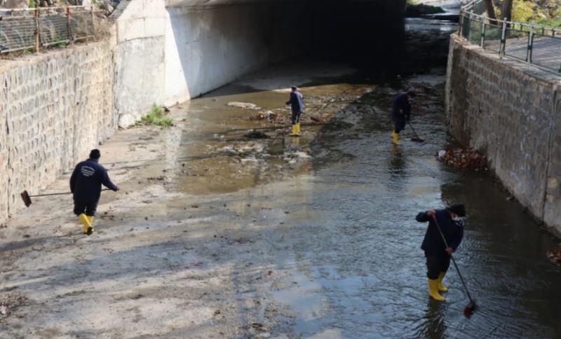 Büyükşehir’den Derelerde Periyodik Temizlik Çalışması