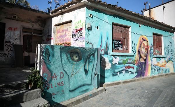 KALEİÇİ’NİN DUVARLARI YENİDEN YAZI TAHTASINA DÖNDÜ
