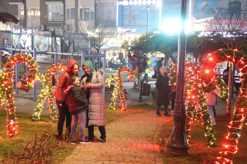 İZMİTLİLER YENİ YILA IŞIL IŞIL GİRDİ!