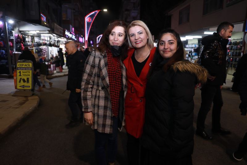BAŞKAN HÜRRİYET, YILIN SON GÜNÜNDE İSTİKLAL CADDESİ’NDE ESNAFLA BULUŞTU