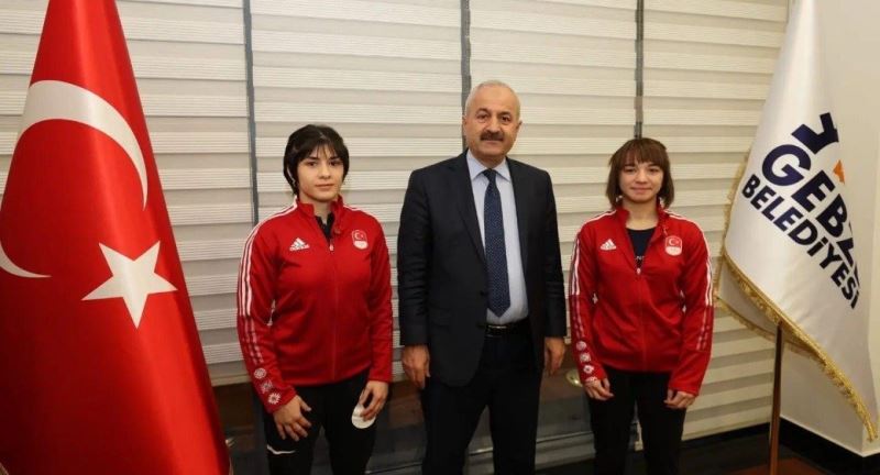 Başkan Büyükgöz Şampiyon Sporcuları Ödüllendirdi